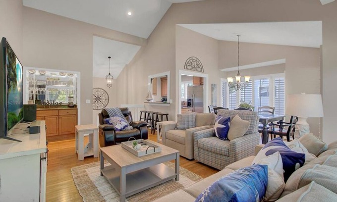 Isle of Palms House | 24 Fairway Dunes by AvantStay | Golf Course View + Swimming Complex