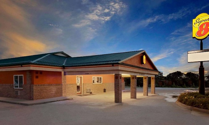 Siloam Springs Hotel | 24 m² Hotel ∙ 127 guests