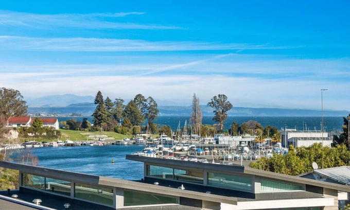 Taupo Cottage | 24 Marina View Retreat - Taupo Holiday Apartment