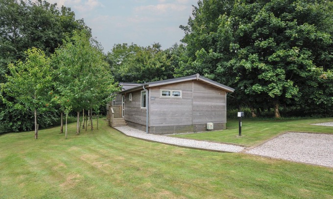 Dobwalls Cottage | 24 MEADOW RETREAT, luxury holiday cottage, with hot tub in Dobwalls