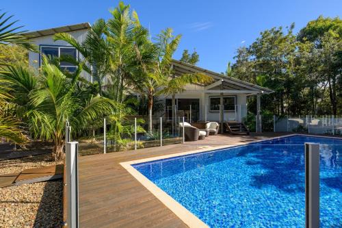 Rainbow Beach House | 24 Naiad Court - Rainbow Shores. Pool. Wifi. Walk to beach