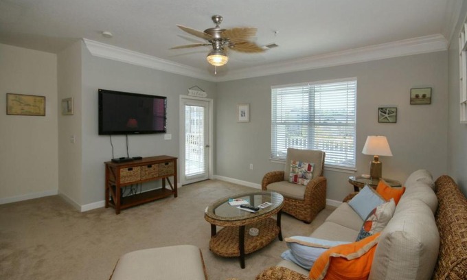 Calabash House | 240-10-Woodlands-Way