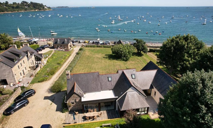Ploubazlanec House | 240 m² Gîte ∙ 6 bedrooms ∙ 10 guests