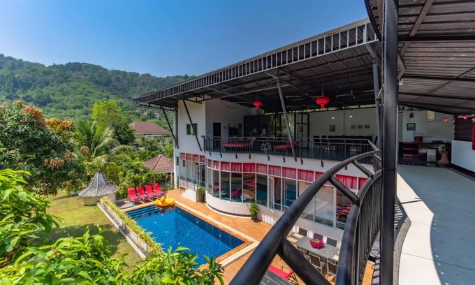 Chalong Villa | 2400 m² Villa ∙ 10 bedrooms ∙ 20 guests