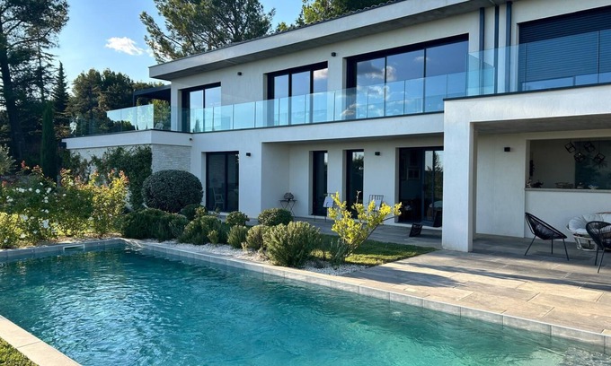 Rochefort-du-Gard House | 240m2 house, swimming pool, exceptional view of the Luberon and Alpilles mountains