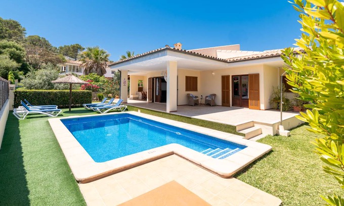 Urbanitzacio Gotmar House | 242 m² House ∙ 3 bedrooms ∙ 6 guests