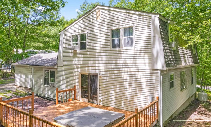 Mount Pocono House | 242 m² House ∙ 4 bedrooms ∙ 10 guests