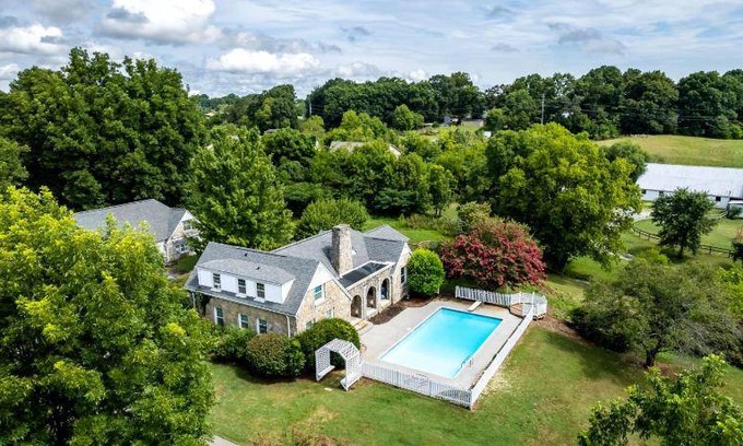 Maryville House | 242 m² House ∙ 5 bedrooms ∙ 10 guests