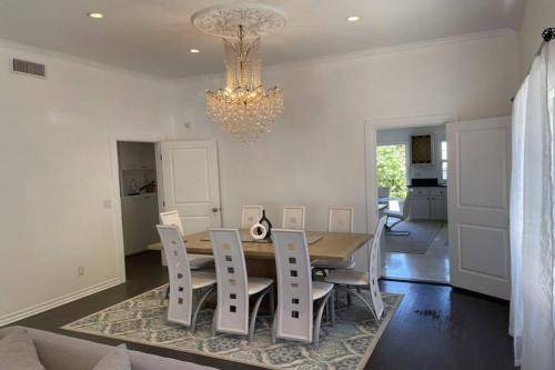 Beverly Hills House | 242 m² House ∙ 5 bedrooms ∙ 9 guests