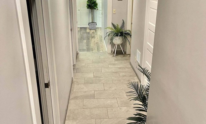 Queen Anne House | 2425-2 BDRM · 2B1B MIL Top Queen Anne House, 5 min 2 DT