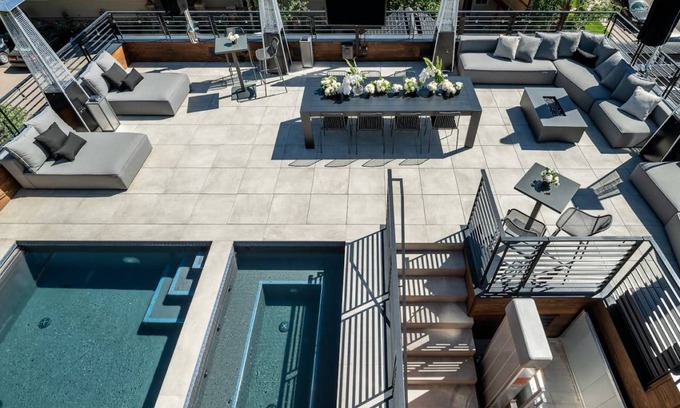 Downtown House | 2435 m² House ∙ 8 bedrooms ∙ 32 guests