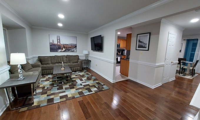 Stafford House | $245/Amazing 3LV, 4BR TH, 3.5BTH close to Quantico