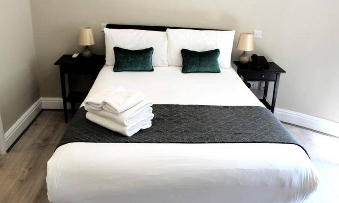Greater Johannesburg Metropolitan Area Bed & Breakfast | 245 m² Bed and breakfast ∙ 3 bedrooms ∙ 9 guests