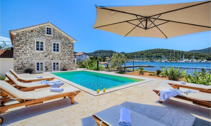 Sutomiscica House | 245 m² House ∙ 4 bedrooms ∙ 10 guests