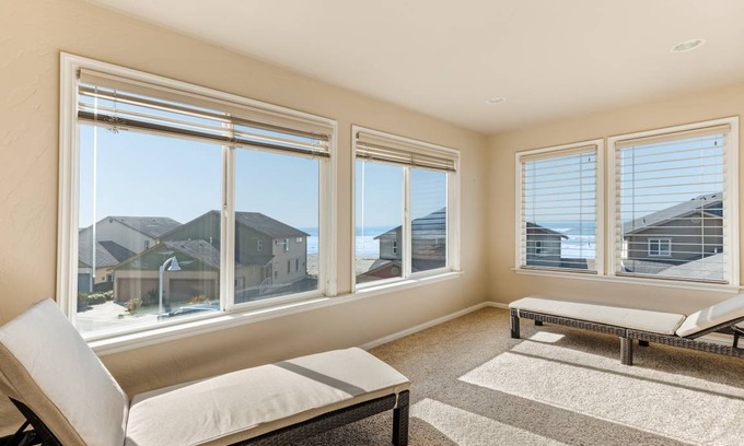 Gold Beach House | 247 m² House ∙ 3 bedrooms ∙ 6 guests