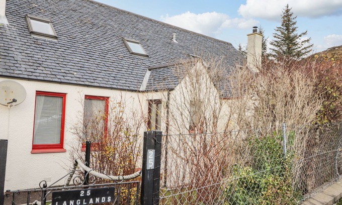 Nostie Cottage | 25 LANGLANDS TERRACE, family friendly in Kyle Of Lochalsh