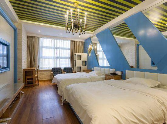 Qingdao City Center Hotel | 25 m² Hotel ∙ 3 guests