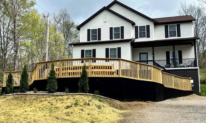 Laurelville Cabin | 25' Round Heated pool & Pickleball May 1st to October 31st. May Reduced Rates