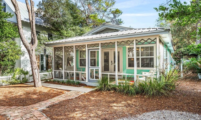 Seagrove Beach House | 25% SALE Thru FALL~Moondance~Pet Friendly~Heated Pool~Walk to Beach/Seaside~Gear