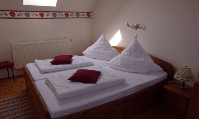 Wesenberg Apartment | 250 m from the Woblitzsee - quiet apartment with WLAN, terrace, bicycle garage