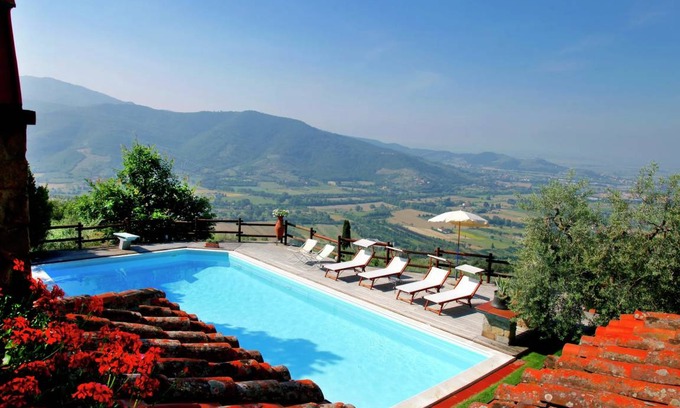 Castiglion Fiorentino Villa | 250 m² Villa ∙ 4 bedrooms ∙ 8 guests