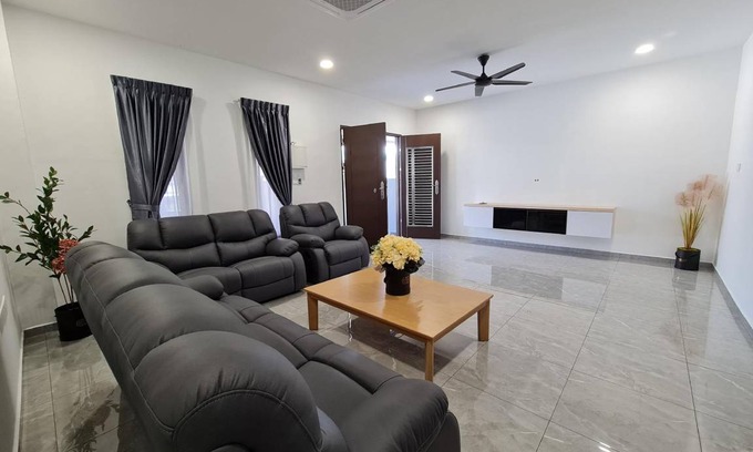 Muar House | 250 m² Bungalow ∙ 4 bedrooms ∙ 10 guests