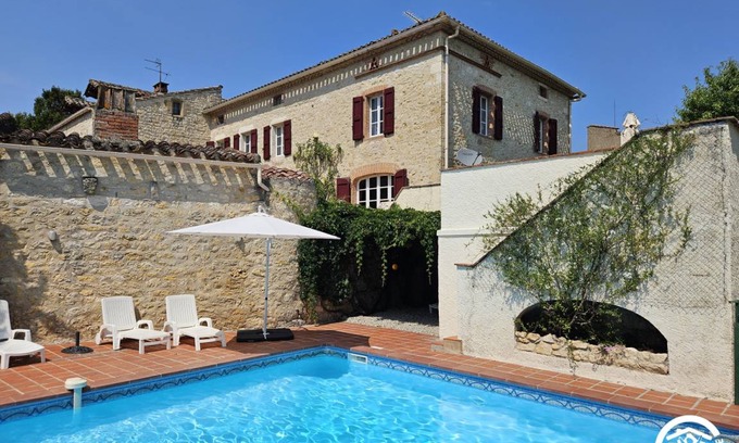 Livers-Cazelles House | 250 m² Gîte ∙ 6 bedrooms ∙ 12 guests