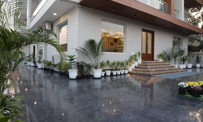 IMT Manesar Hotel | 250 m² Hotel ∙ 2 guests