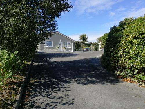 Ennis House | 250 m² House ∙ 3 bedrooms ∙ 6 guests