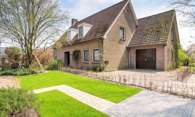Nieuwkuijk House | 250 m² House ∙ 5 bedrooms ∙ 10 guests