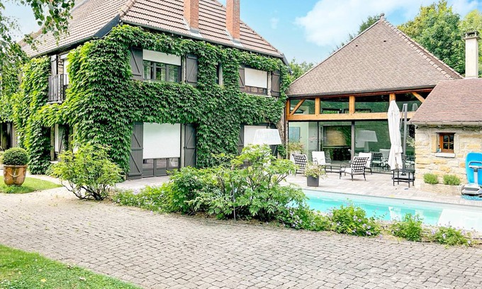 Fauverney House | 250 m² House ∙ 5 bedrooms ∙ 8 guests