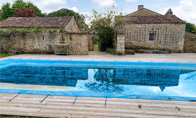 Geay House | 250 m² House ∙ 5 bedrooms ∙ 8 guests