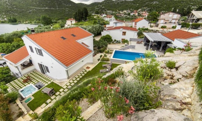 Peracko Blato House | 250 m² House ∙ 3 bedrooms ∙ 7 guests