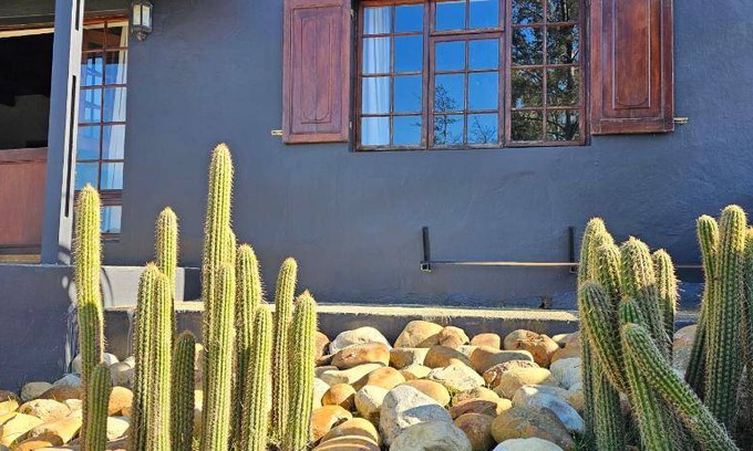 Swellendam Villa | 250 m² Villa ∙ 1 bedroom ∙ 2 guests
