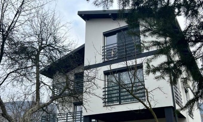 Hadzici Villa | 250 m² Villa ∙ 3 bedrooms ∙ 9 guests