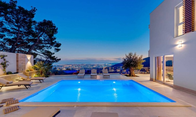 Klis Villa | 250 m² Villa ∙ 4 bedrooms ∙ 8 guests