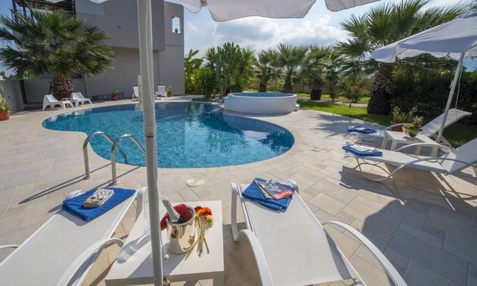 Zipari Villa | 250 m² Villa ∙ 5 bedrooms ∙ 12 guests