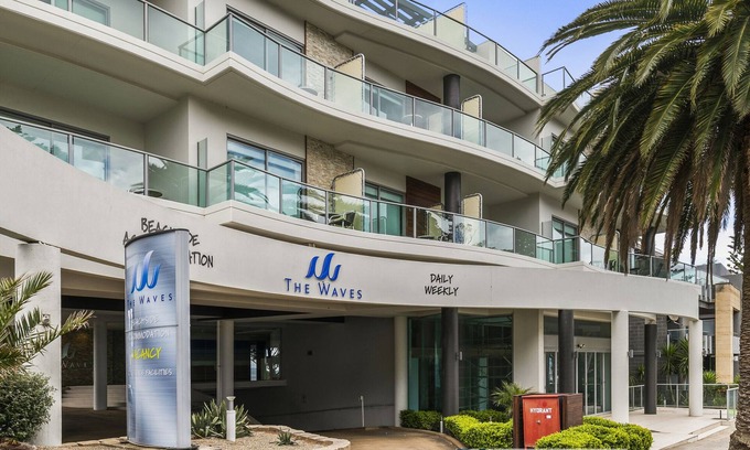 Cowes Apartment | 250 The Waves Studio Apartment with lift access