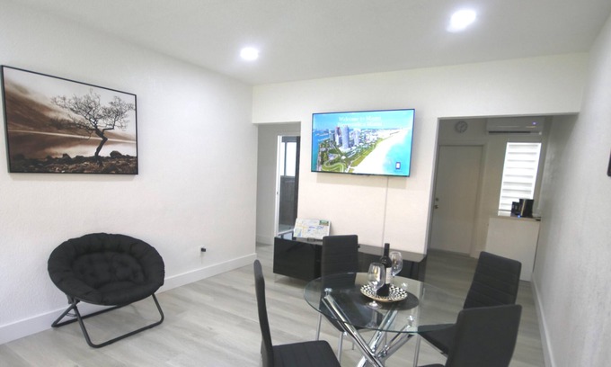 Flagami Apartment | 251 Airport Top House Apartments