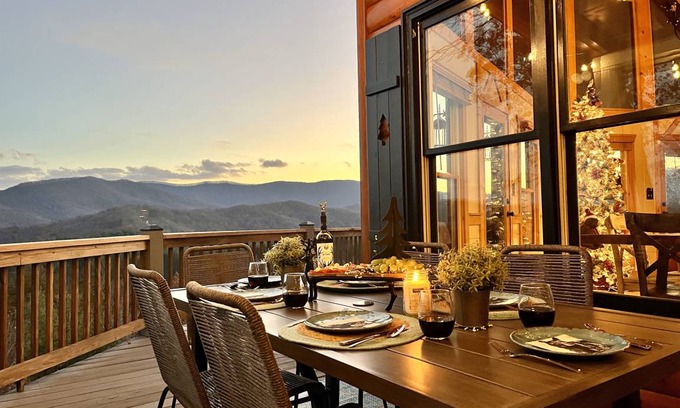 Blue Ridge Cabin | 251 m² Cabin ∙ 4 bedrooms ∙ 13 guests