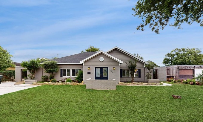 Bay Area House | 251 m² House ∙ 3 bedrooms ∙ 8 guests