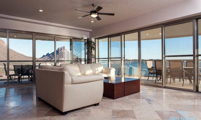 San Carlos House | 252 m² House ∙ 3 bedrooms ∙ 6 guests