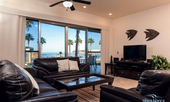 San Carlos House | 252 m² House ∙ 3 bedrooms ∙ 6 guests