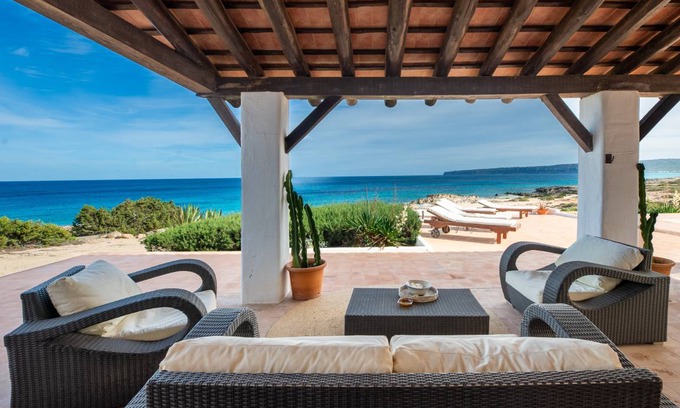 Formentera Villa | 255 m² Villa ∙ 4 bedrooms ∙ 8 guests