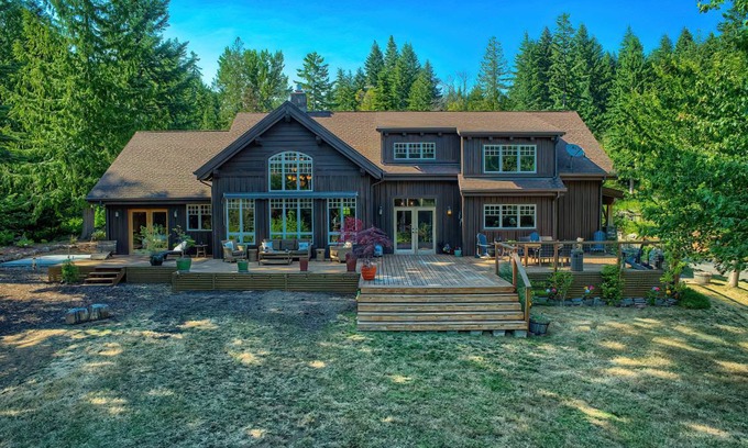 Stevenson House | 256 m² House ∙ 3 bedrooms ∙ 10 guests