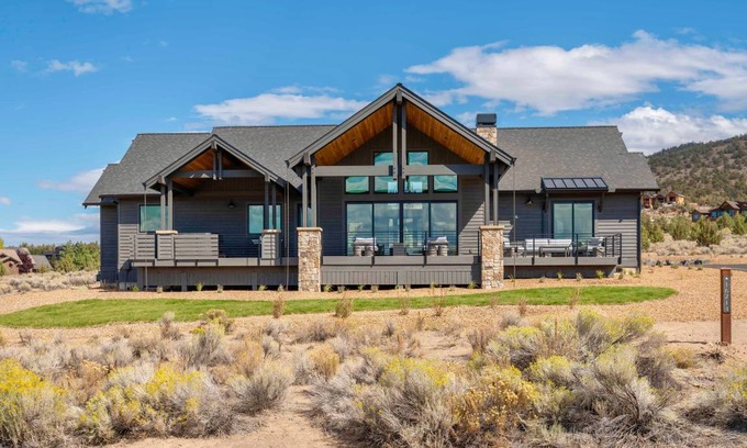 Powell Butte House | 256 m² House ∙ 4 bedrooms ∙ 10 guests