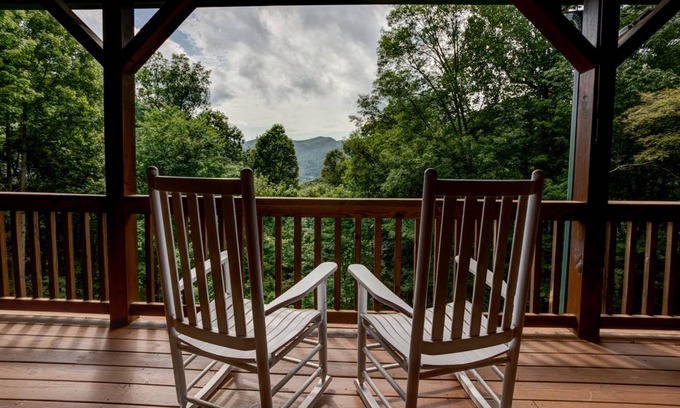 Maggie Valley House | 256 m² House ∙ 5 bedrooms ∙ 13 guests