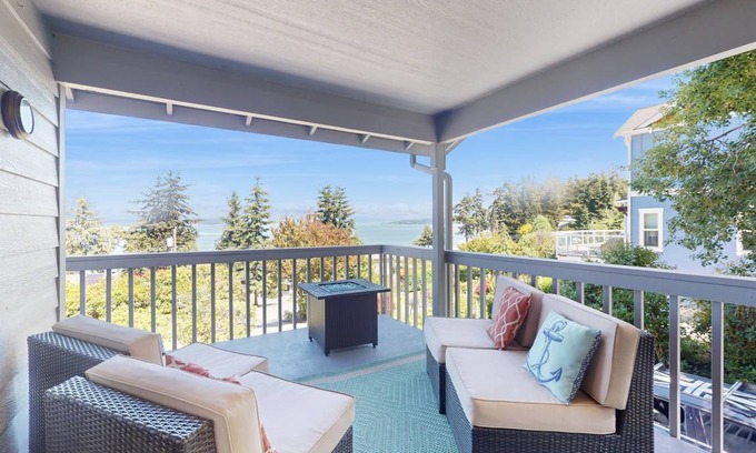 Coupeville House | 257 m² House ∙ 4 bedrooms ∙ 8 guests