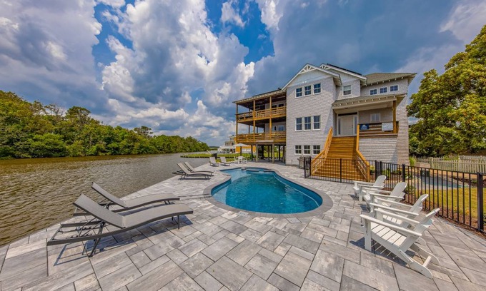 Sandbridge House | 259 m² House ∙ 3 bedrooms ∙ 8 guests