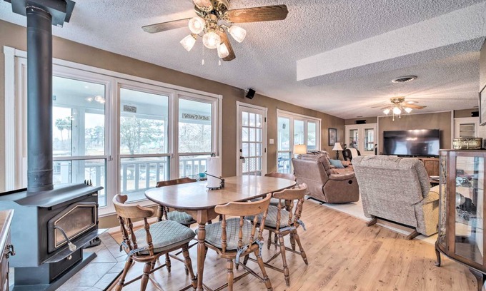 Onalaska House | 259 m² House ∙ 3 bedrooms ∙ 9 guests